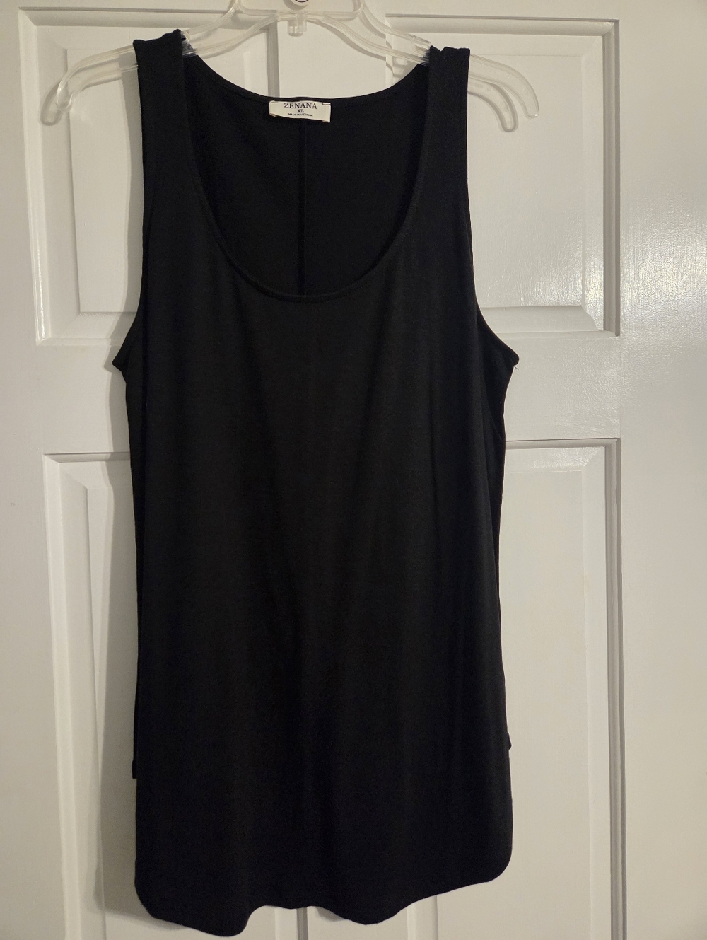 Zenana Outfitters Women's Black Scoop Neck Tank
